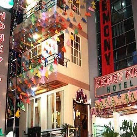 קלאו Honey Pine Hotel מראה חיצוני תמונה
